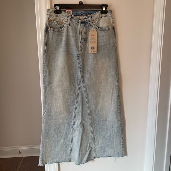 Levi's Dresses & Skirts - Levi’s denim maxi skirt. Sz 27